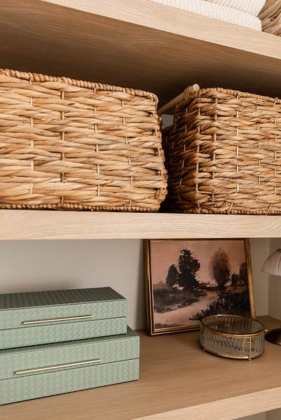 bathroom shelf styling